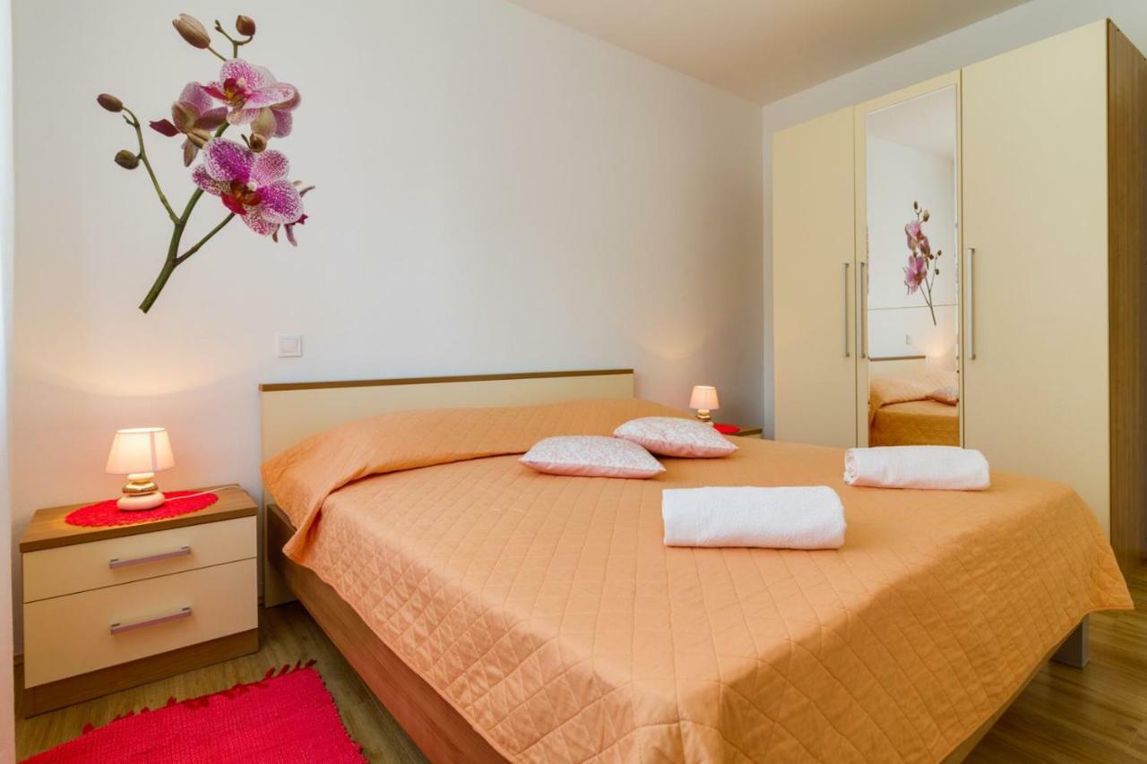 Apartments Tonka Near Beach And Sea PUY 외부 사진