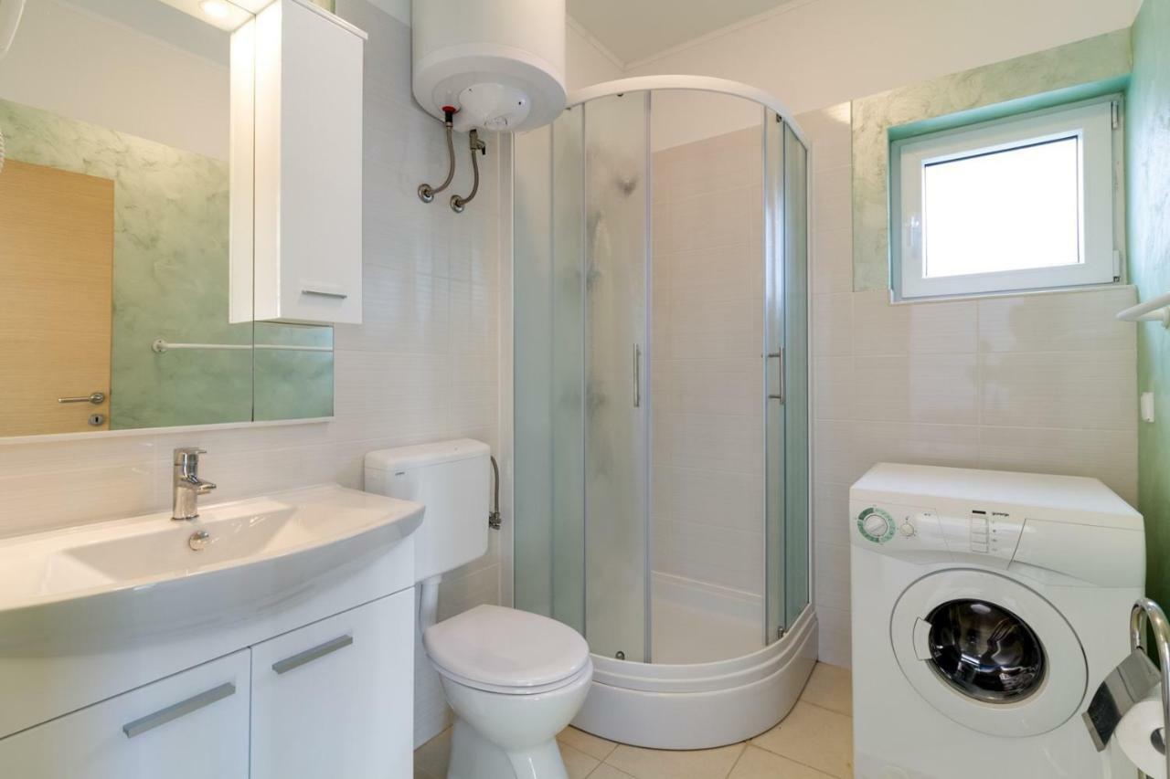 Apartments Tonka Near Beach And Sea PUY 외부 사진