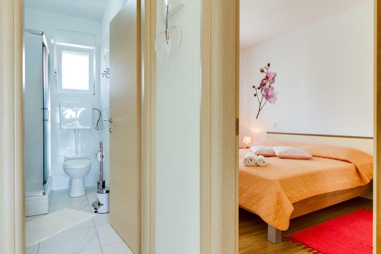 Apartments Tonka Near Beach And Sea PUY 외부 사진