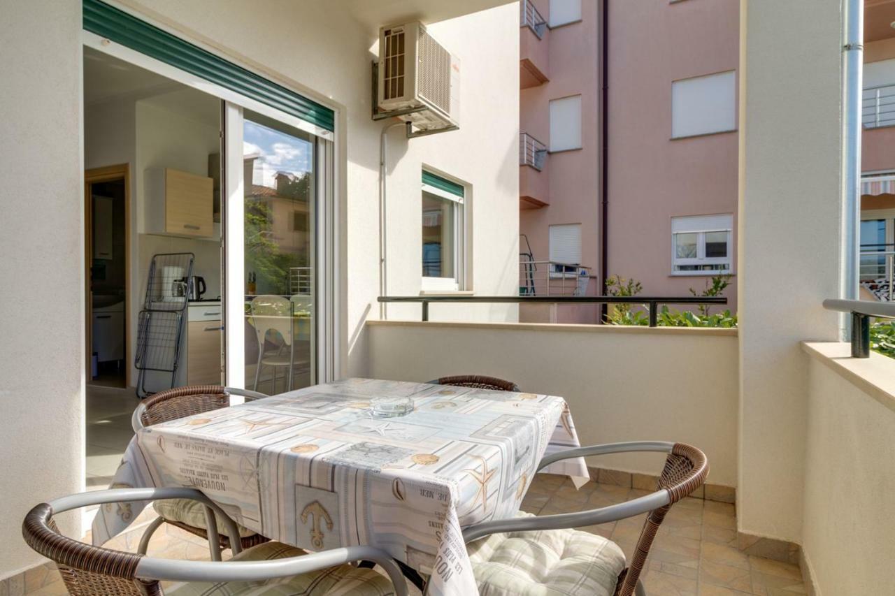 Apartments Tonka Near Beach And Sea PUY 외부 사진