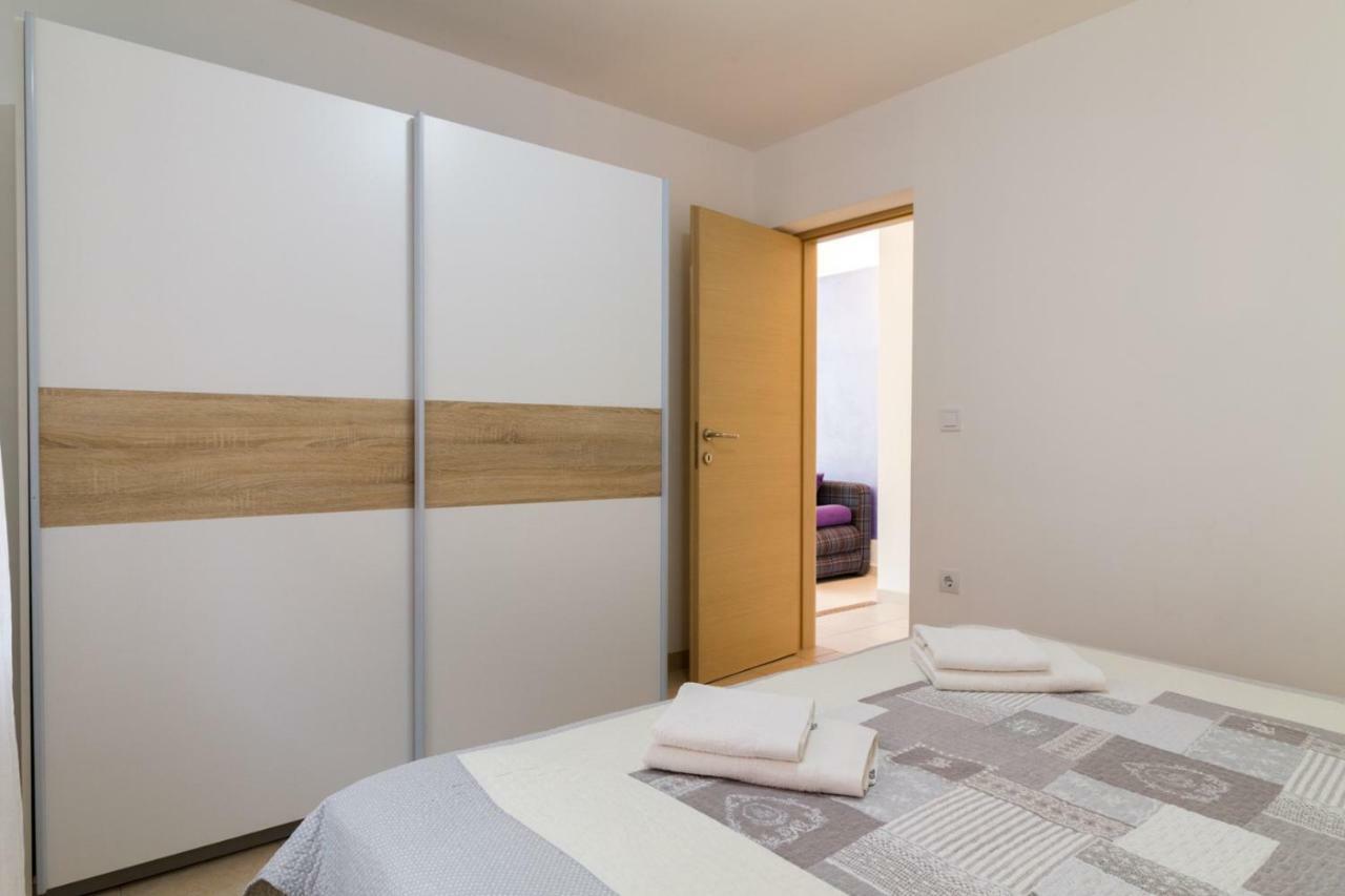Apartments Tonka Near Beach And Sea PUY 외부 사진