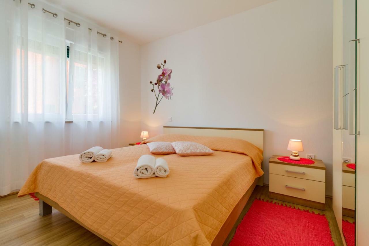 Apartments Tonka Near Beach And Sea PUY 외부 사진
